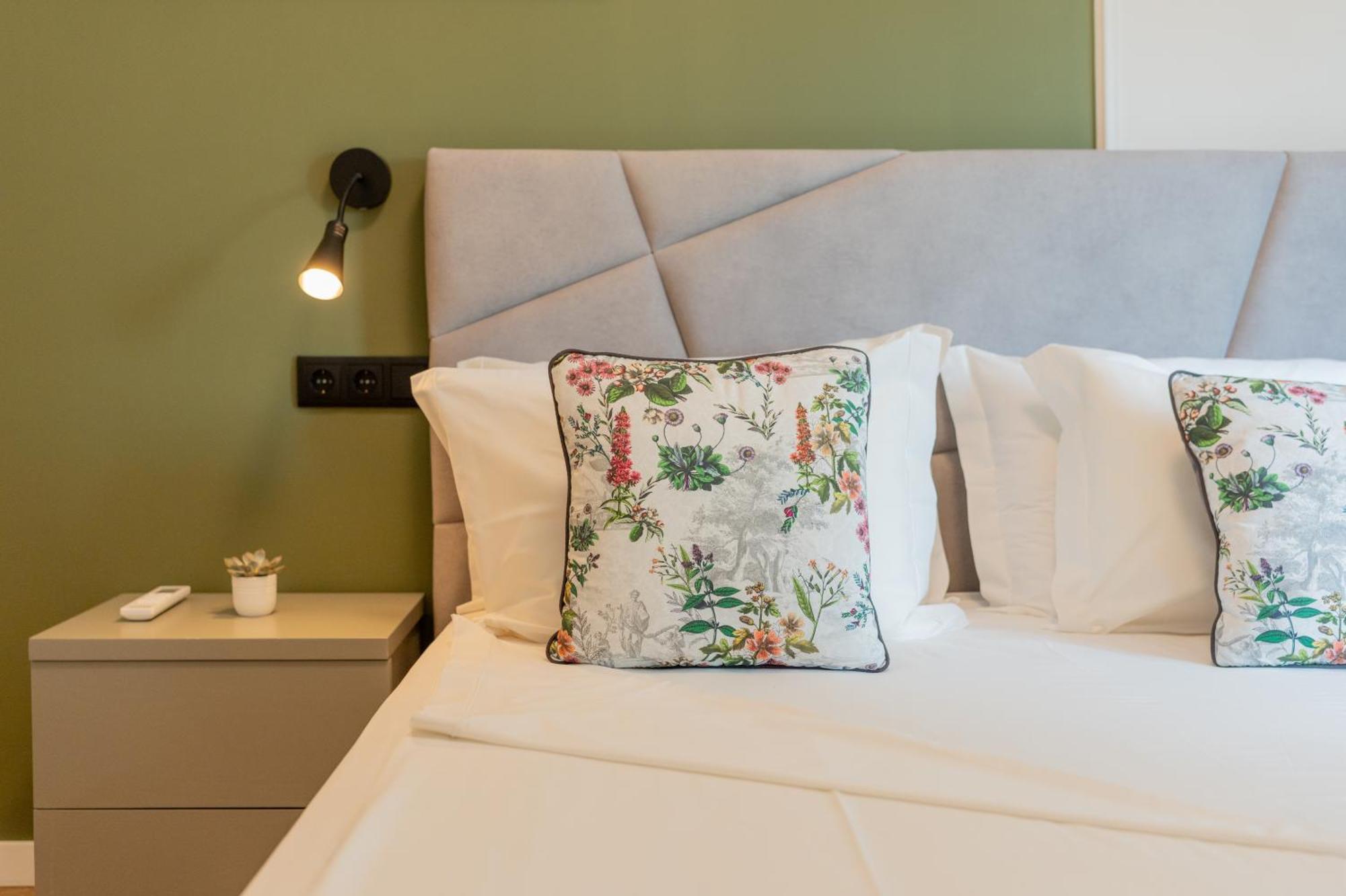 Casa Flores - 2 Bedroom, Lift, Ac, Car Parking - Extra ปอร์โต ภายนอก รูปภาพ