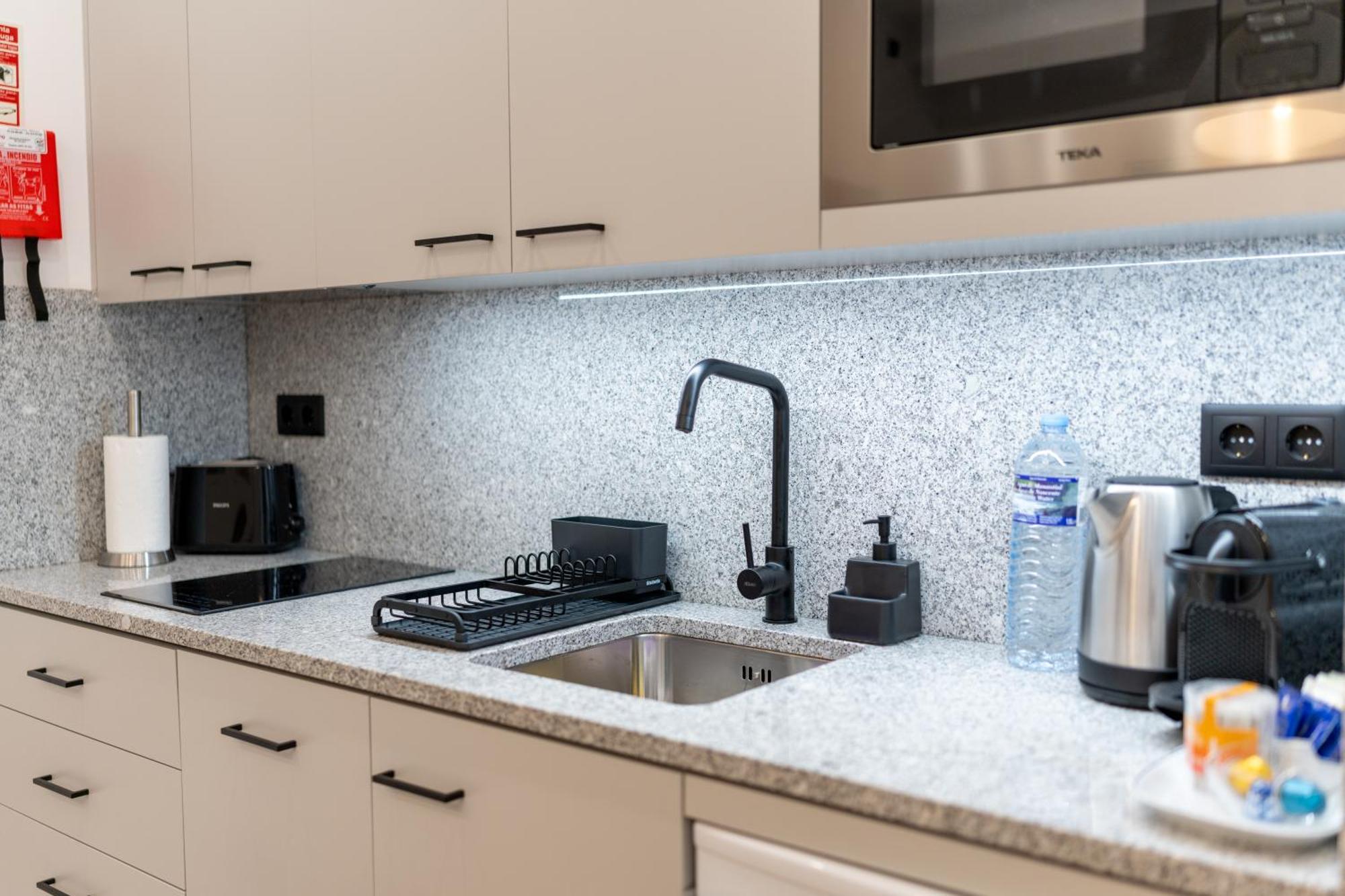 Casa Flores - 2 Bedroom, Lift, Ac, Car Parking - Extra ปอร์โต ภายนอก รูปภาพ